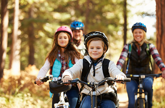 Sicheres Kinderfahrrad – Familienausflug mit dem Fahrrad Sicheres Kinderfahrrad – Familienausflug mit dem Fahrrad