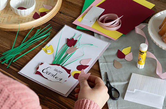DIY Easter card - Easter card with a beautiful tulip bouquet motif.