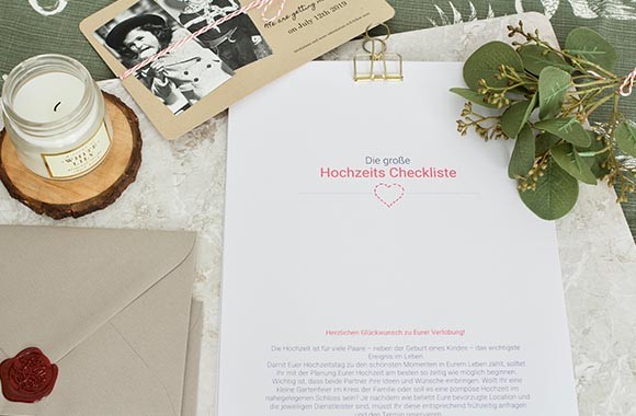 Hochzeitscheckliste für die Hochzeitsplanung wurde bereit gelegt Hochzeitscheckliste für die Hochzeitsplanung wurde bereit gelegt