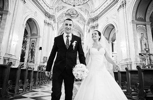 Kirchliche Trauung: Romantische Hochzeit in der Kirche