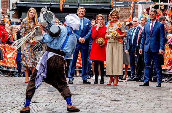 De koninklijke familie op bezoek op Koningsdag. De koninklijke familie op bezoek op Koningsdag.