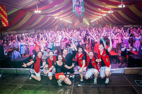 Innenraum des Festzeltes auf dem badischen Oktoberfest Innenraum des Festzeltes auf dem badischen Oktoberfest