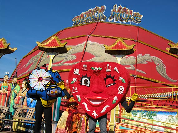 Fahrgeschäft Black Hole auf dem Hannover Oktoberfest Fahrgeschäft Black Hole auf dem Hannover Oktoberfest