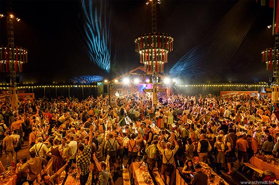 Innenraum des Festzeltes auf dem Pichmännel Oktoberfest in Dresden Innenraum des Festzeltes auf dem Pichmännel Oktoberfest in Dresden