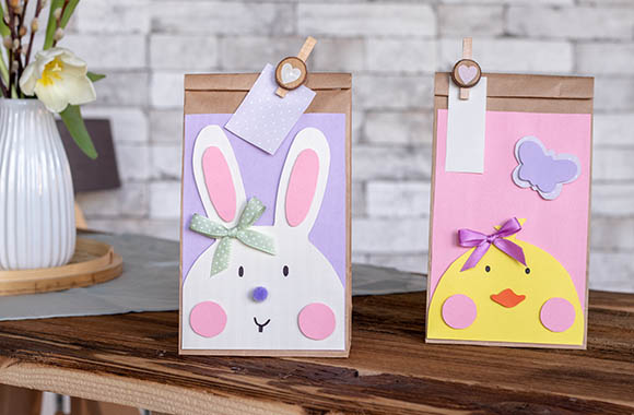 Making an Easter nest - wrapping gifts for the family in the Easter gift bag. Making an Easter nest - wrapping gifts for the family in the Easter gift bag.