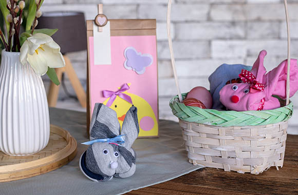 Making Easter baskets - In just a few steps you can make your own sweet Easter nests. Making Easter baskets - In just a few steps you can make your own sweet Easter nests.