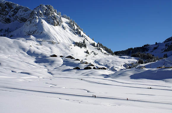 Vue sur les pistes de ski du domaine de Praz de Lys Sommand Vue sur les pistes de ski du domaine de Praz de Lys Sommand