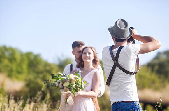 Fotograf ślubny – warto porównywać ceny usług