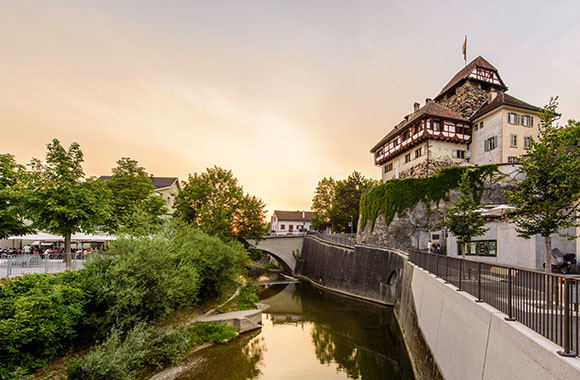 Per Velo durch Frauenfeld – Das Schloss Frauenfeld kann vor der Tour besichtigt werden. Per Velo durch Frauenfeld – Das Schloss Frauenfeld kann vor der Tour besichtigt werden.