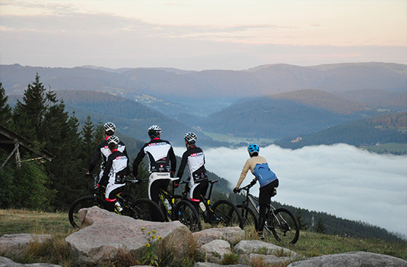 © Hochschwarzwald Tourismus GmbH - Schwarzwald Wandern – Blick auf den Schluchsee Schwarzwald Wandern – Blick auf den Schluchsee