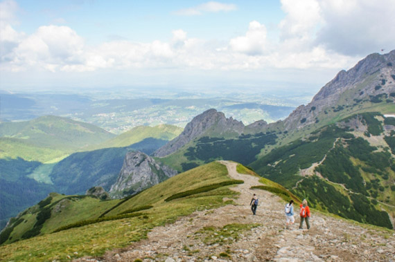 Ochrona przyrody górskiej – widok na Giewont i Gubałówkę Ochrona przyrody górskiej – widok na Giewont i Gubałówkę