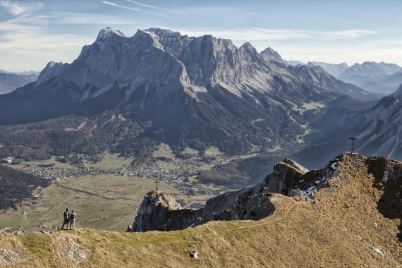 Wandern Tirol – Lermoos mit Blick auf die Zugspitze © Tiroler Zugspitz Arena, Foto: Uli Wiesmeier Wandern Tirol – Lermoos mit Blick auf die Zugspitze