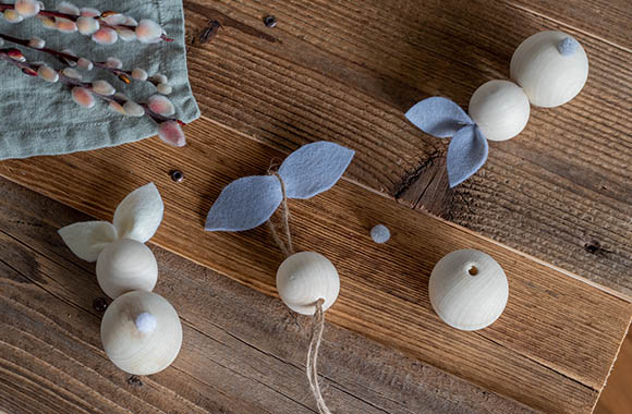 Make your own Easter decorations – make some wooden bunnies with your children. Make your own Easter decorations – make some wooden bunnies with your children.