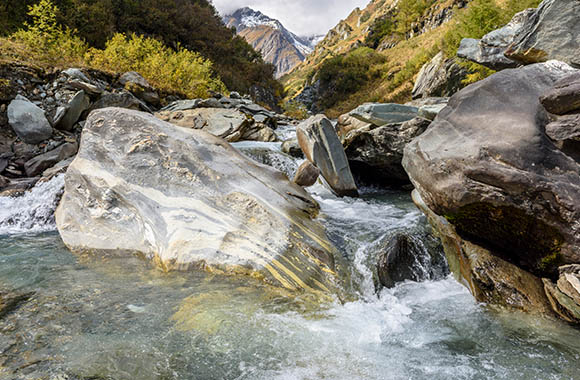 Radwege Tirol: Blick auf die ungezähmte Isel im Umbaltal. Radwege Tirol: Blick auf die ungezähmte Isel im Umbaltal.