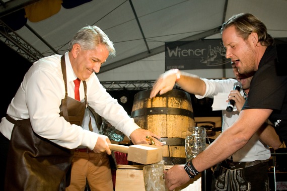 Feierlicher Bieranstich beim Wiesenfest Donaustadt Feierlicher Bieranstich beim Wiesenfest Donaustadt
