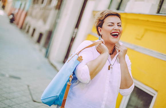 Stylingtipps für die XXL-Apfelfigur – die richtigen Outfits balancieren Hüfte und Schultern aus Stylingtipps für die XXL-Apfelfigur – die richtigen Outfits balancieren Hüfte und Schultern aus