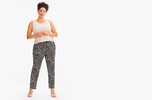 Figuur V-kleding – Tops met brede schouderbandjes en een recht gesneden broek brengen het silhouet in balans