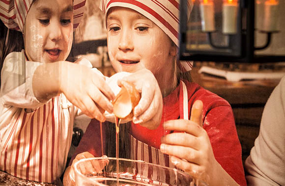 Kinderen helpen bij de bereiding van het eten - Brasserie de Zonnebloem Kinderen helpen bij de bereiding van het eten - Brasserie de Zonnebloem